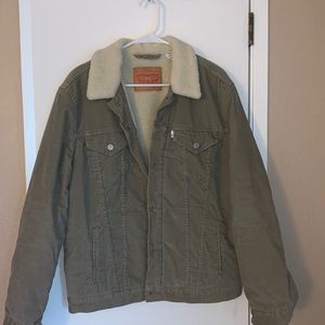 Levi trucker Sherpa lined jacket, like new